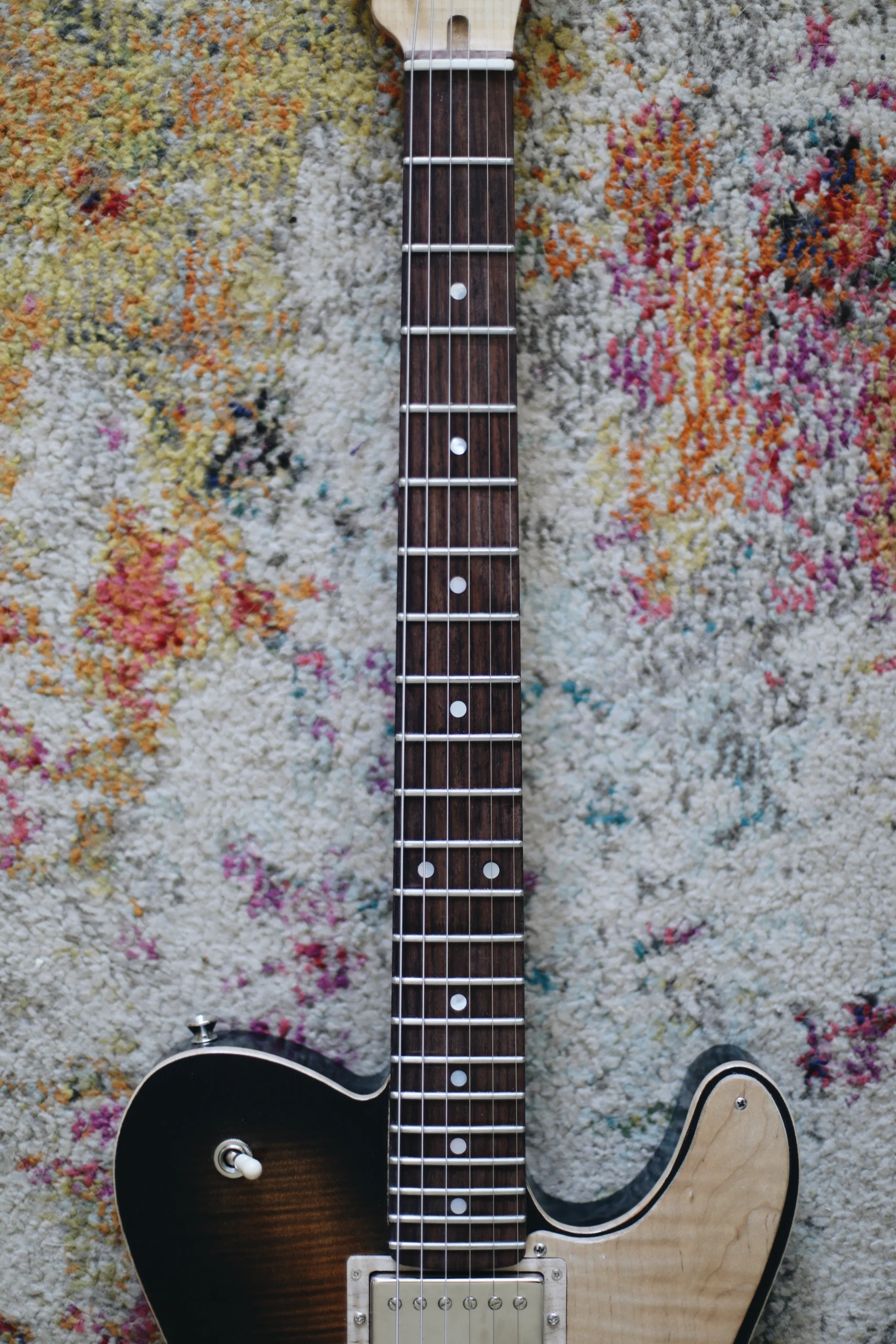 Clarus AS | Tobacco Burst — detail